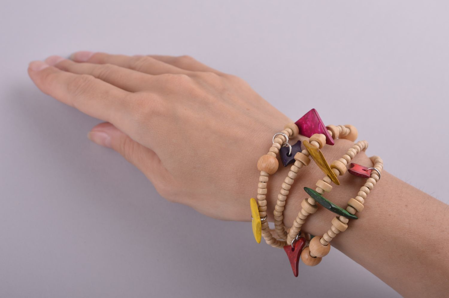 Bracelet multirang Bijou fait main en perles de bois design Accessoire femme photo 5