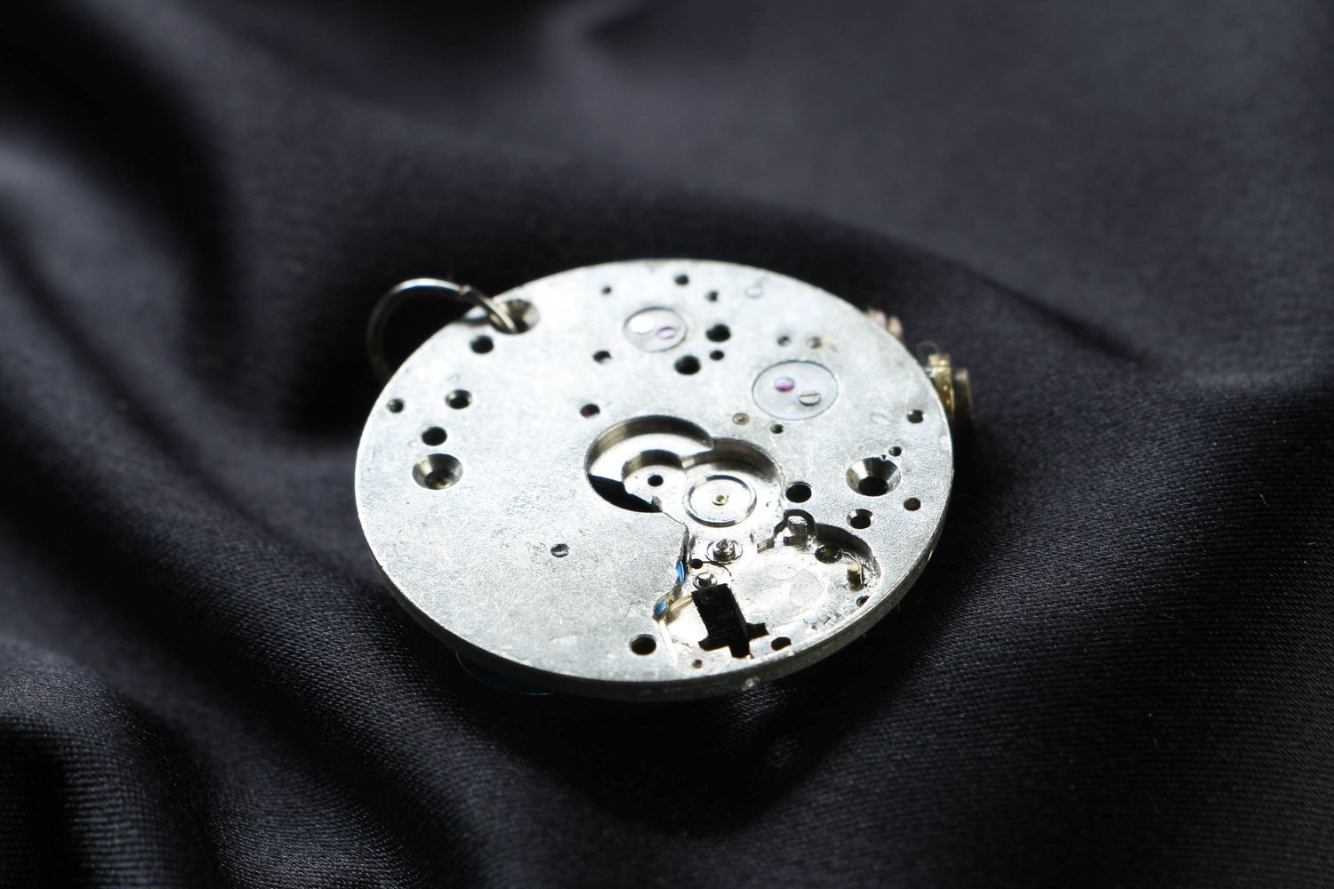 Steampunk pendant with clockwork mechanism photo 3
