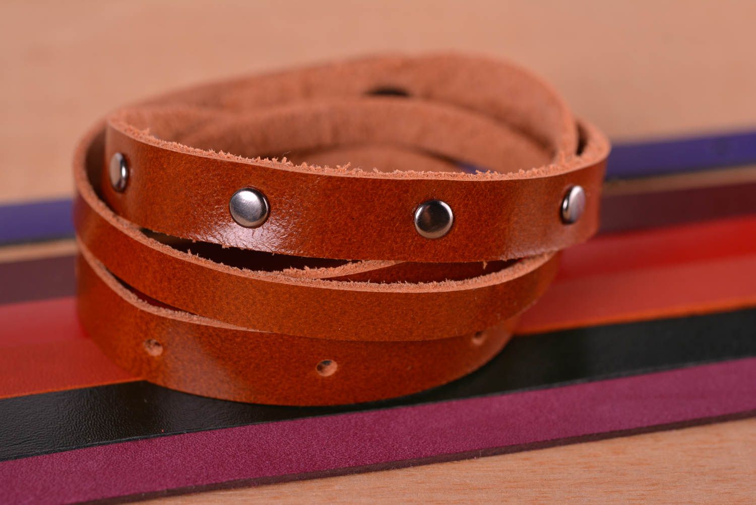 Bracelet cuir Bijou fait main brun avec fourniture en métal Accessoire femme photo 1
