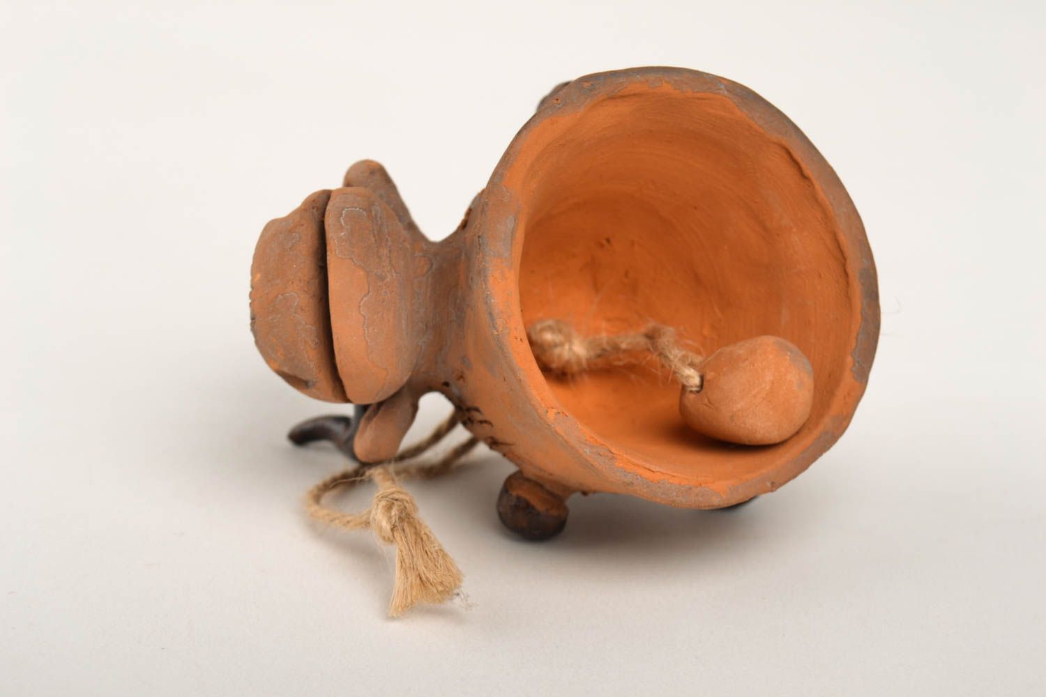 Фигурка ручной работы колокольчик из глины корова милый глиняный сувенир фото 3