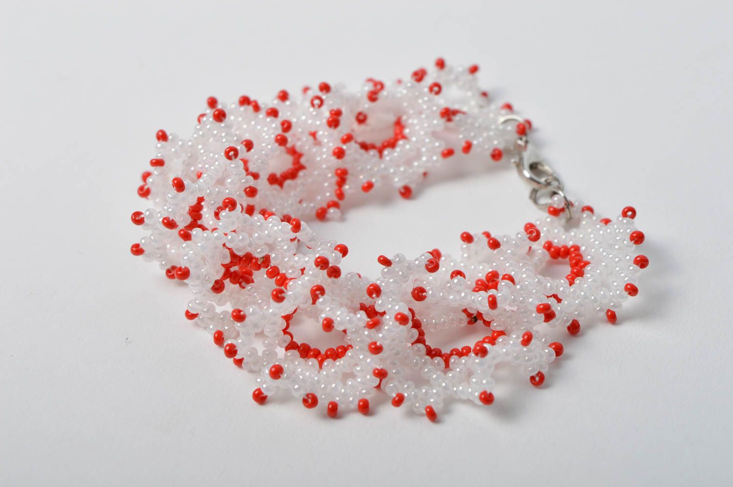 Bracelet perles rocaille Bijou fait main blanc rouge sympa Accessoire femme photo 5