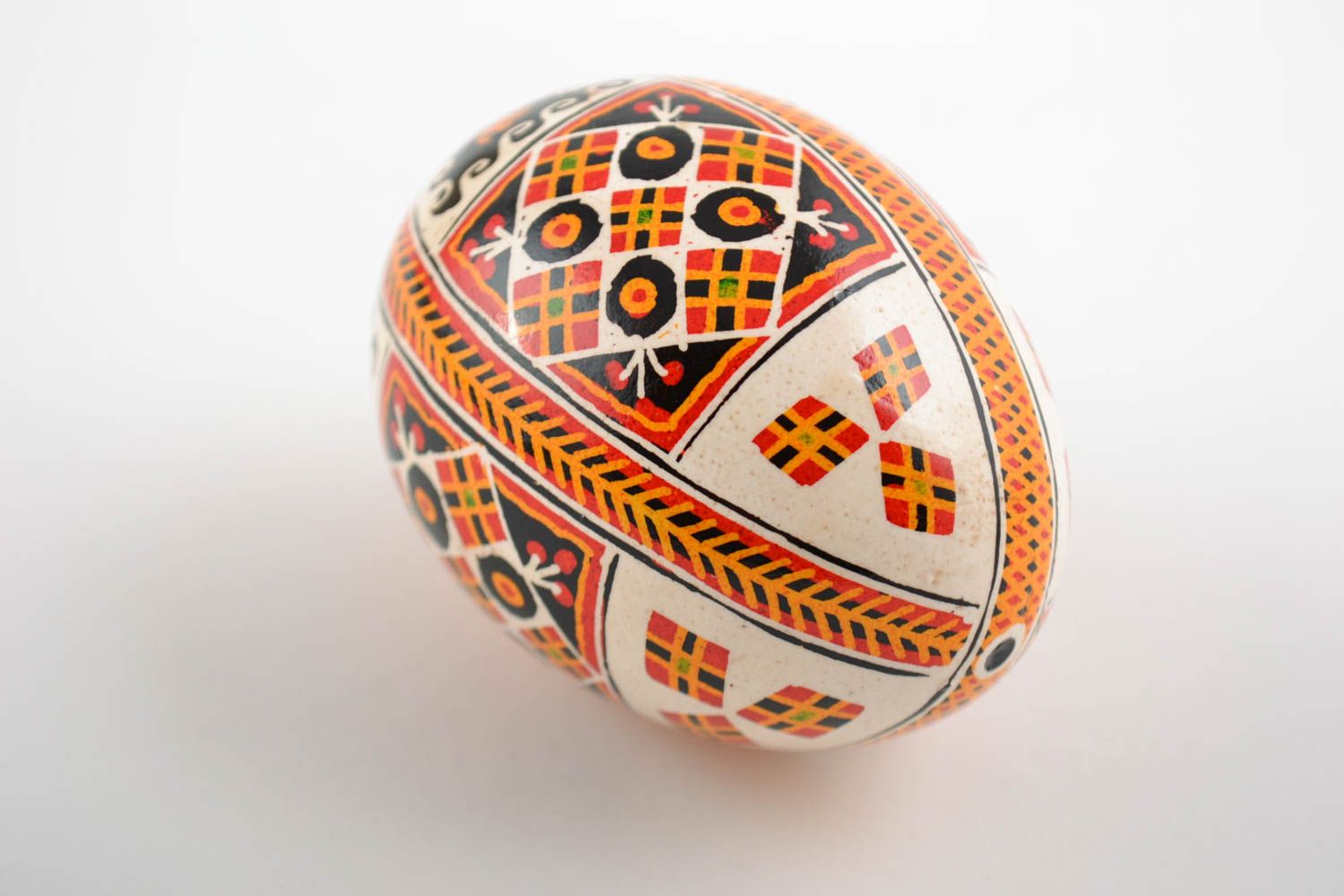 Huevo de Pascua hecho a mano pintado con acrílicos  hermoso foto 3