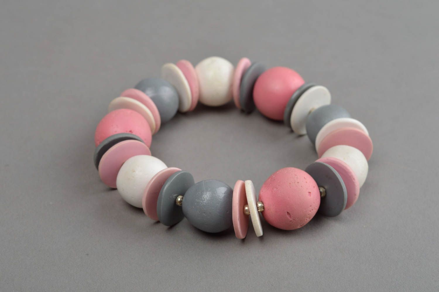 Fashion pink, grey, white beads bracelet on elastic cord photo 2