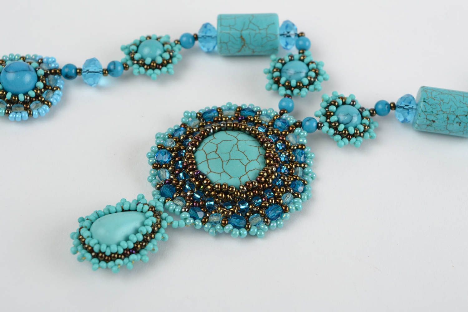 Long collier en perles de rocaille et pierre naturelle fait main bleu  photo 4