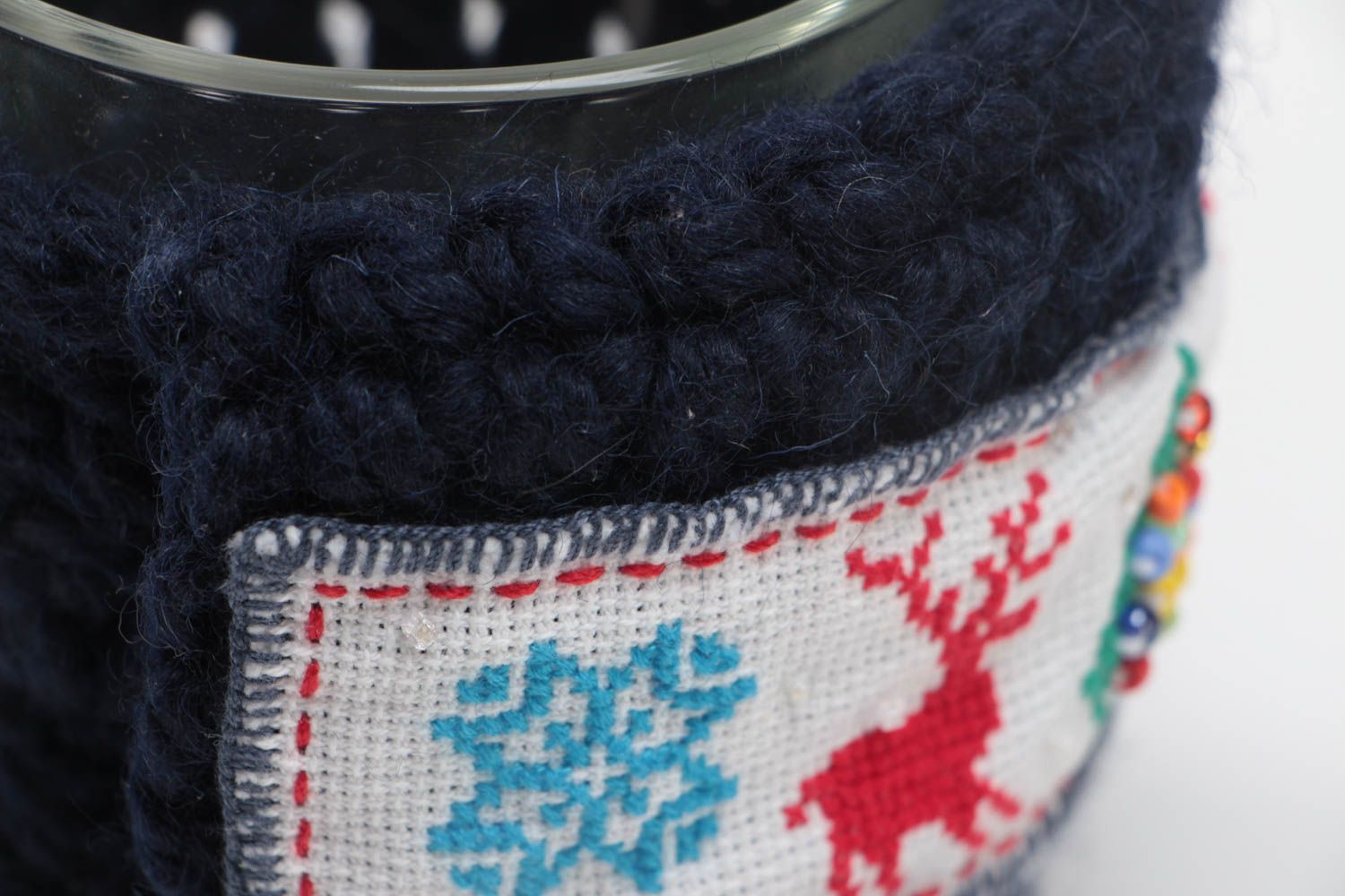 Funda de taza tejida de lana 100 con bordado de color azul hecha a mano foto 4