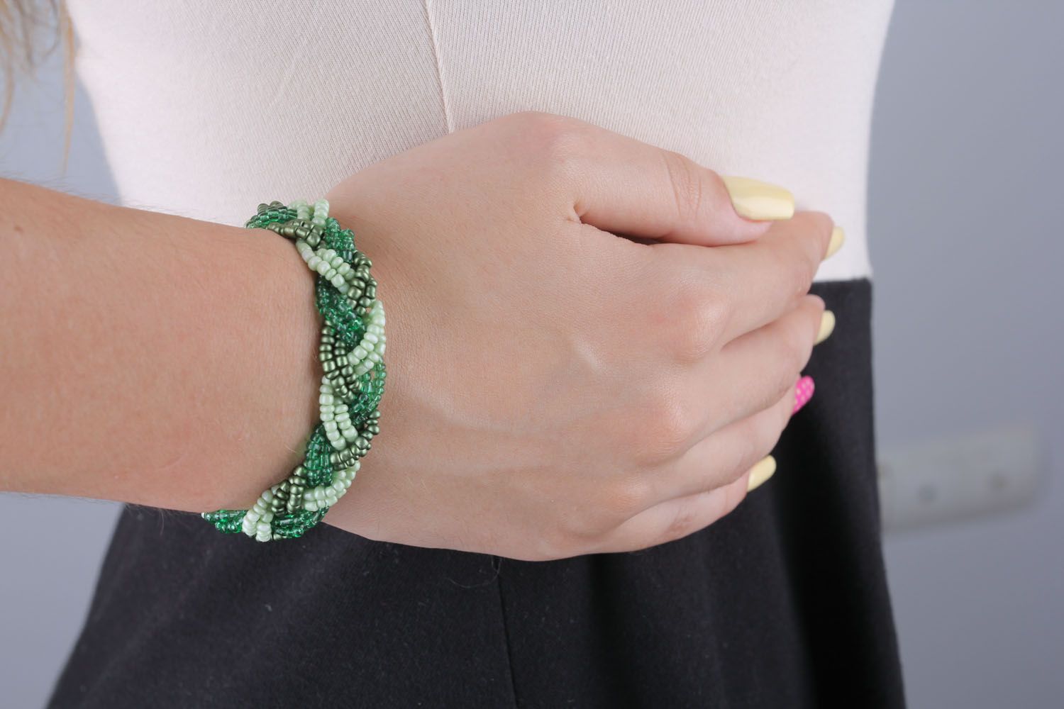 Grünes Armband aus Glasperlen foto 5