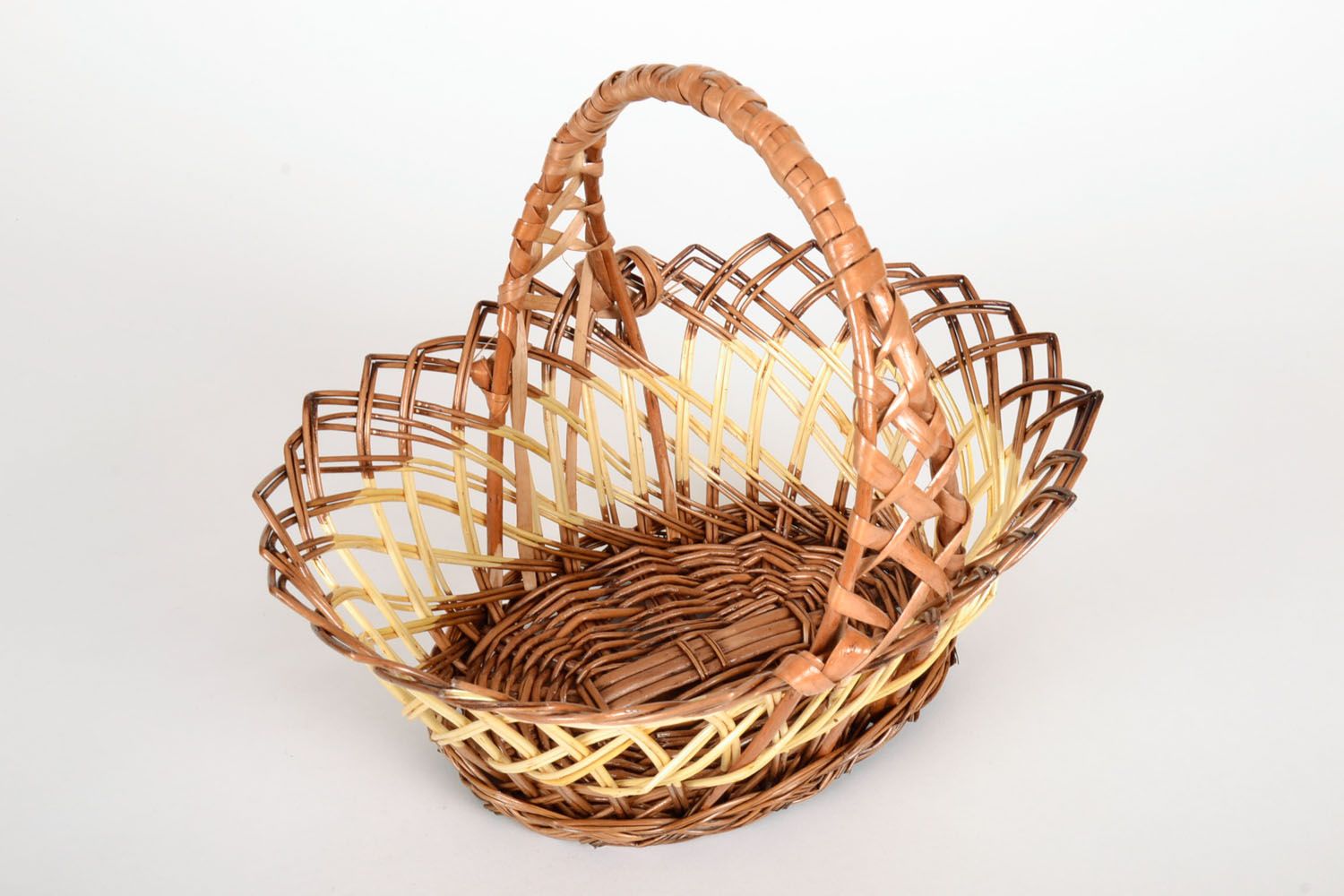 Woven basket with handle  photo 4