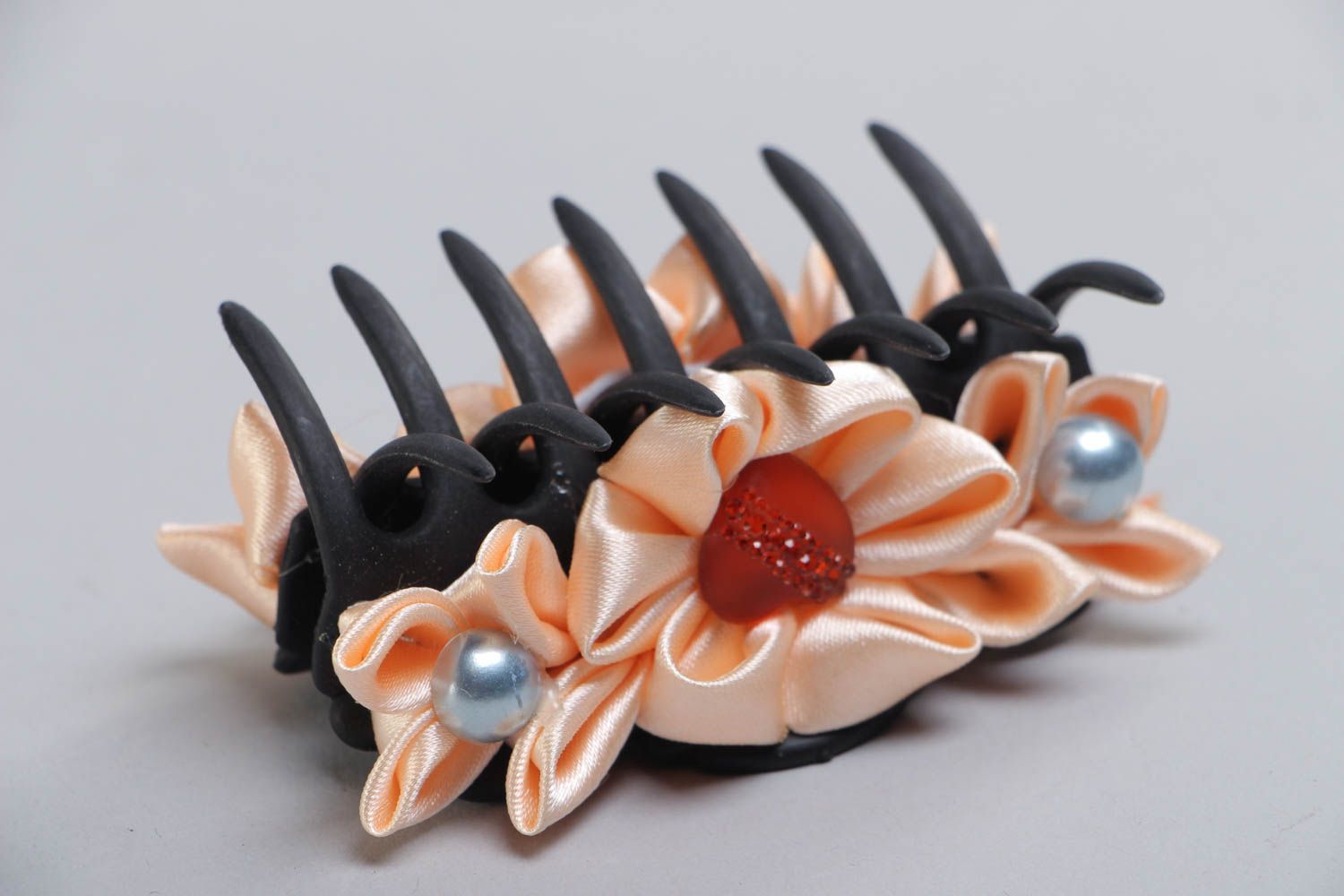 Handmade kanzashi satin flower crab hair clip of pastel color photo 3