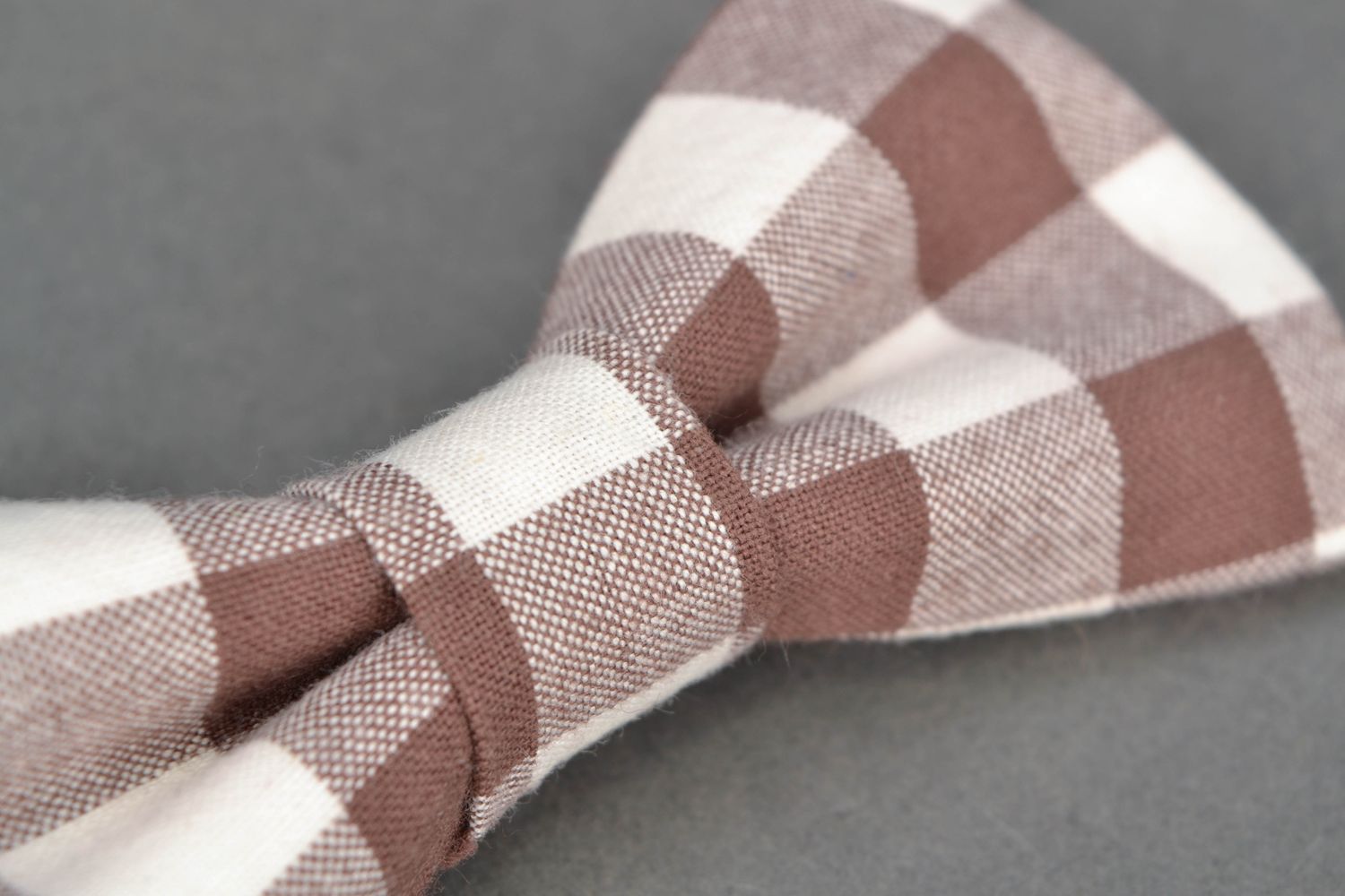 Brown checkered bow tie made of cotton photo 1