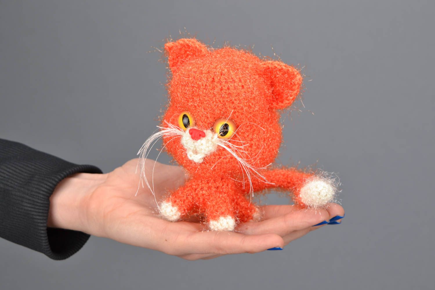 Мягкая вязаная игрушка Кот с большой головой фото 2