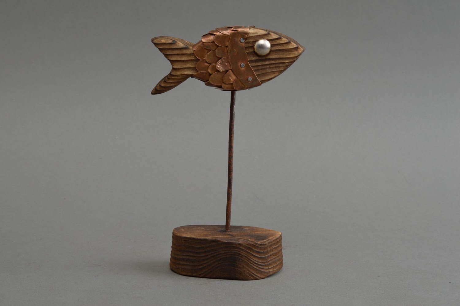 Statuette en bois et cuivre petit poisson faite main design original  photo 1