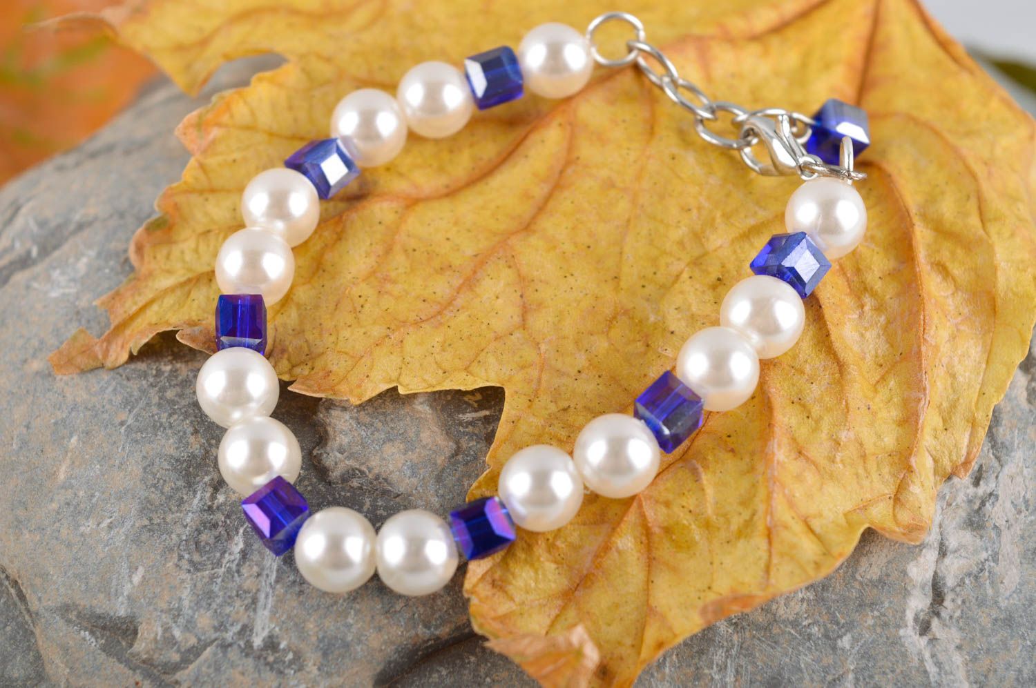White and blue beads chain bracelet for young girls photo 1