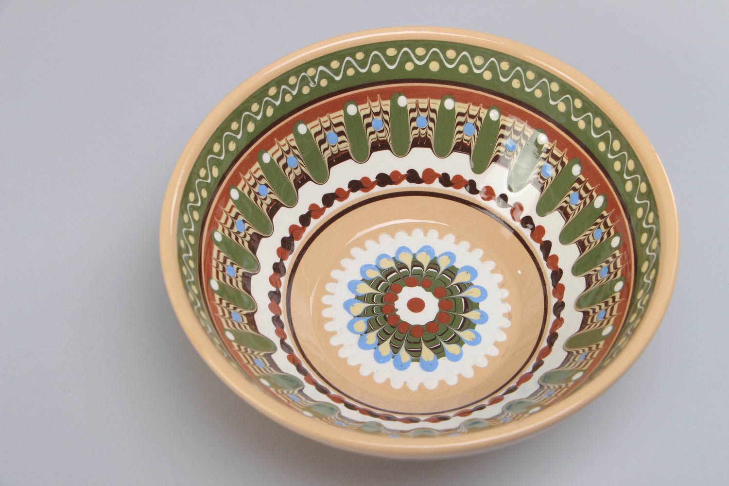 Керамическая миска для салатов с росписью глазурью ручной работы объемом 2 л фото 3