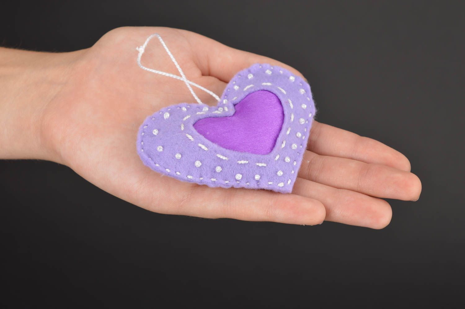 Coeur à suspendre fait main Accessoire design en feutre violet Déco maison photo 2