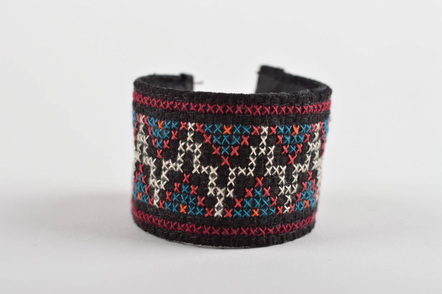 Bracelet textile Bijou fait main avec broderie large ethnique Accessoire femme photo 5