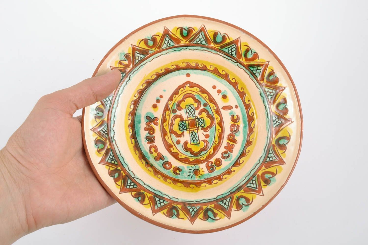 Handgemachter schöner brauner keramischer Teller mit Bemalung für Dekoration foto 2