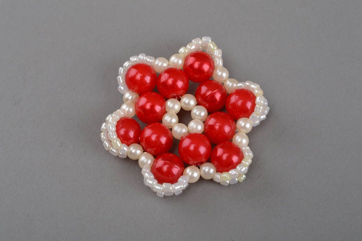 Porte-clés rouge en perles de rocaille et perles fantaisie fait main Fleur photo 3