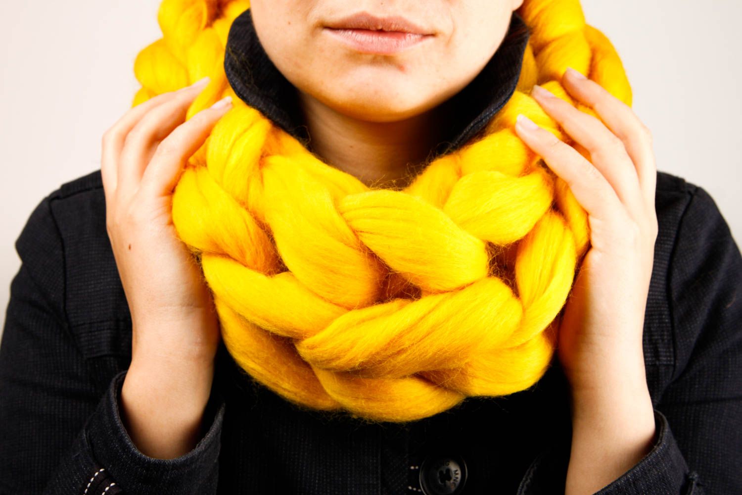 Шарф труба ручной работы шарф снуд стильный шарф хомут ярко желтый вязаный фото 1