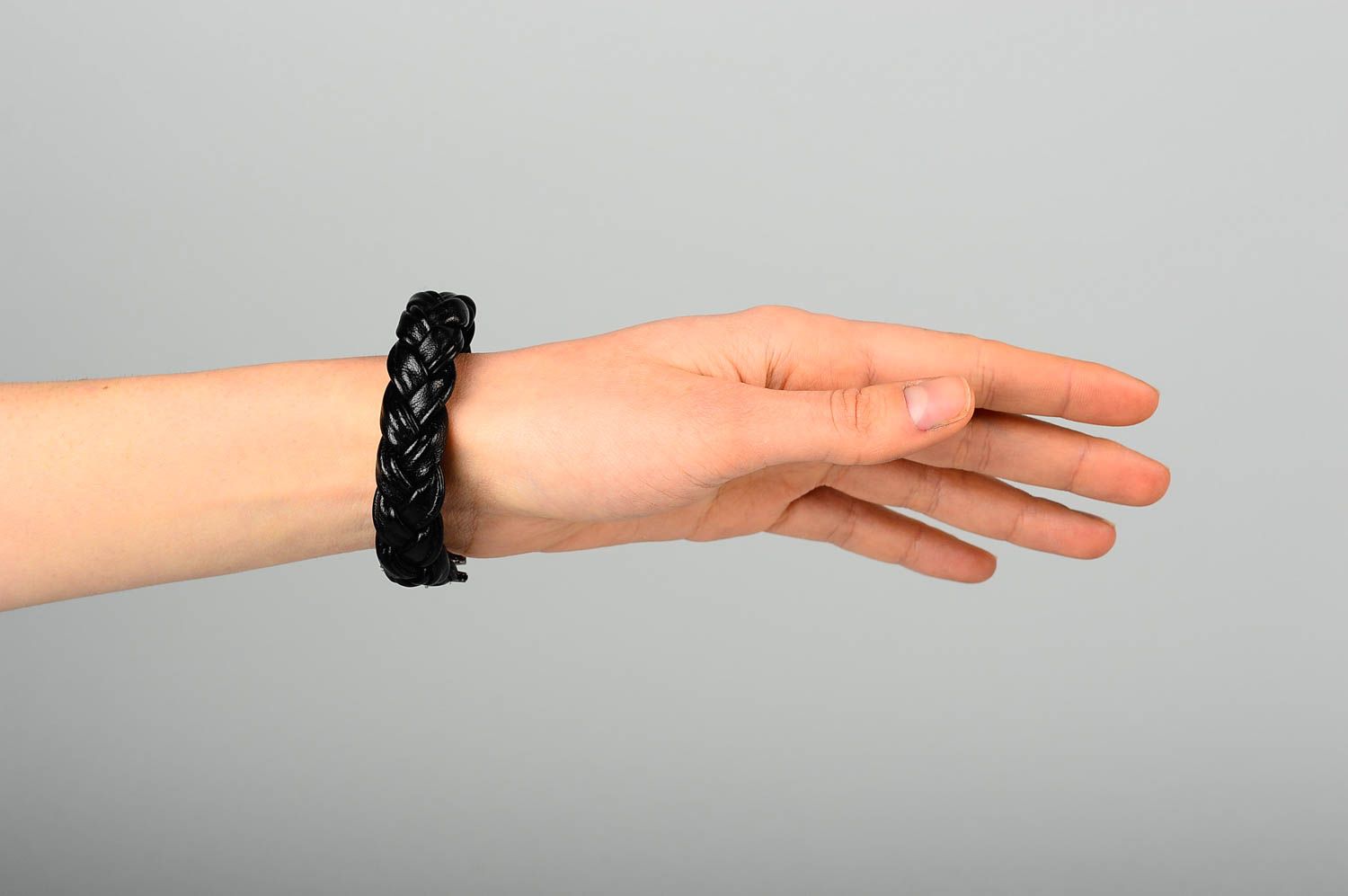 Bracelet simili-cuir Bijou fait main noir Accessoire pour femme original photo 2