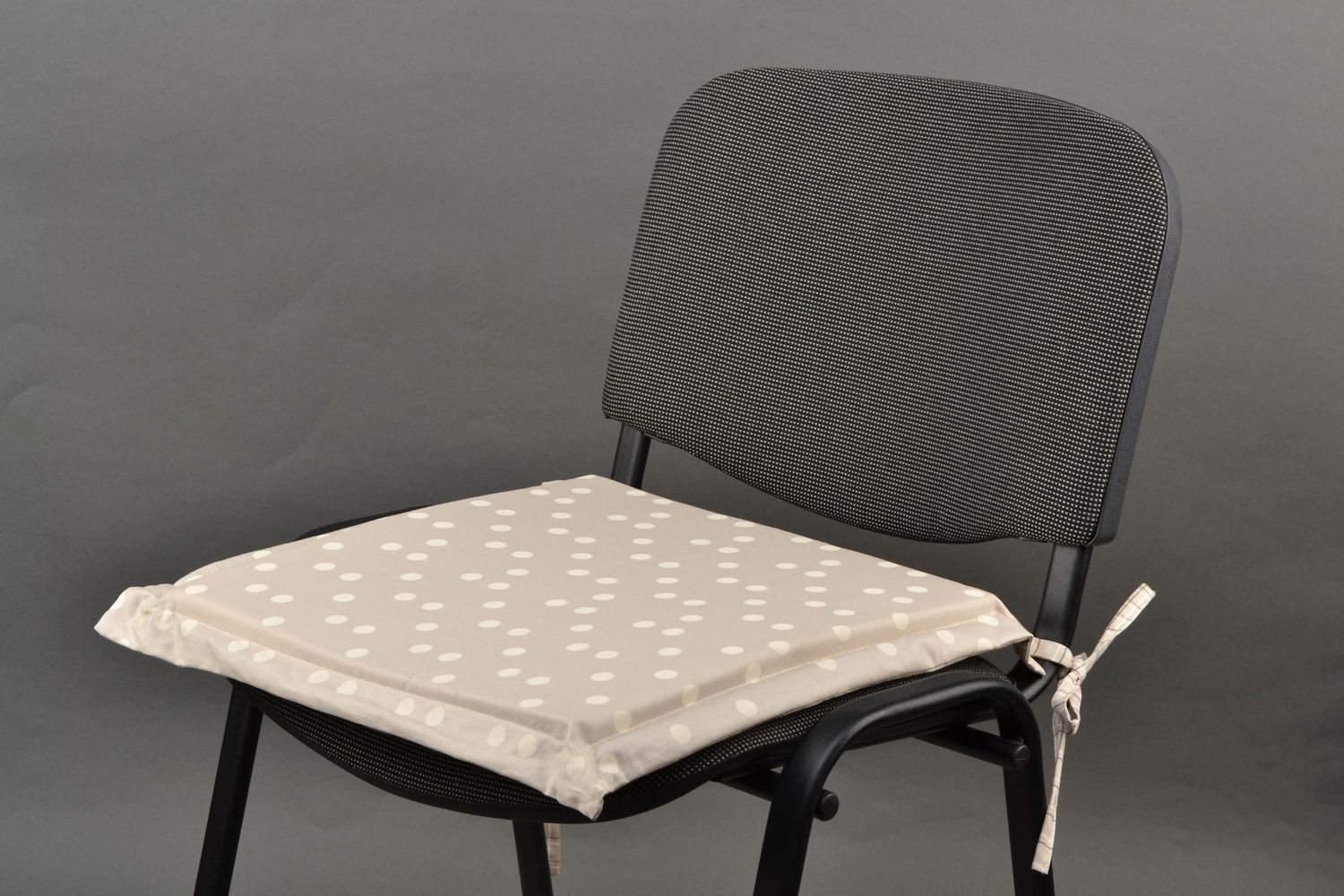 Flat fabric chair pad photo 2