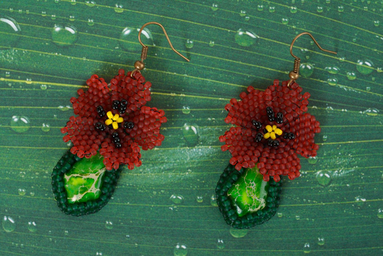 Boucles d'oreilles pendantes Bijou fait main fleurs rouges Cadeau pour femme photo 1
