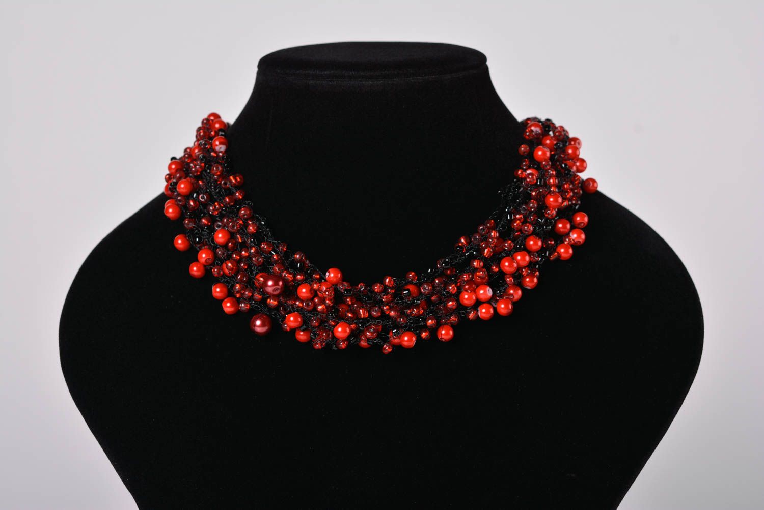 Collier en perle de rocaille Bijou fait main rouge et noir original Cadeau femme photo 3