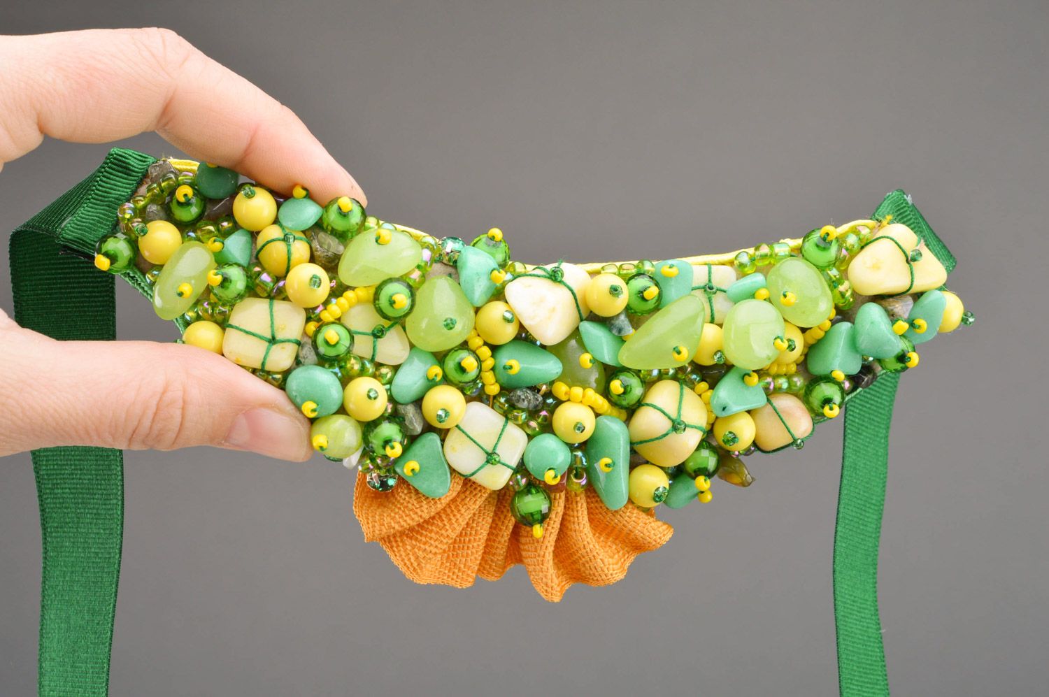 Grünes künstlerisches einzigartiges handmade Kragen Collier für Frauen Handarbeit foto 4