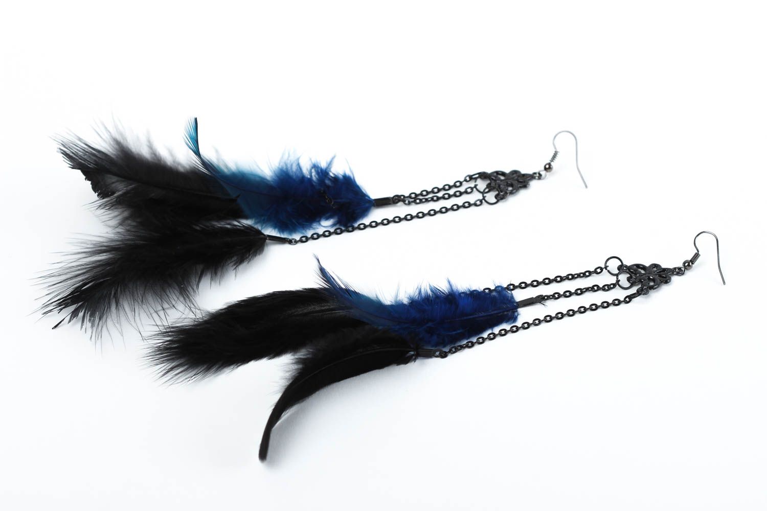 Boucles d'oreilles plumes métal Bijou fait main noir bleu longues Cadeau femme photo 2