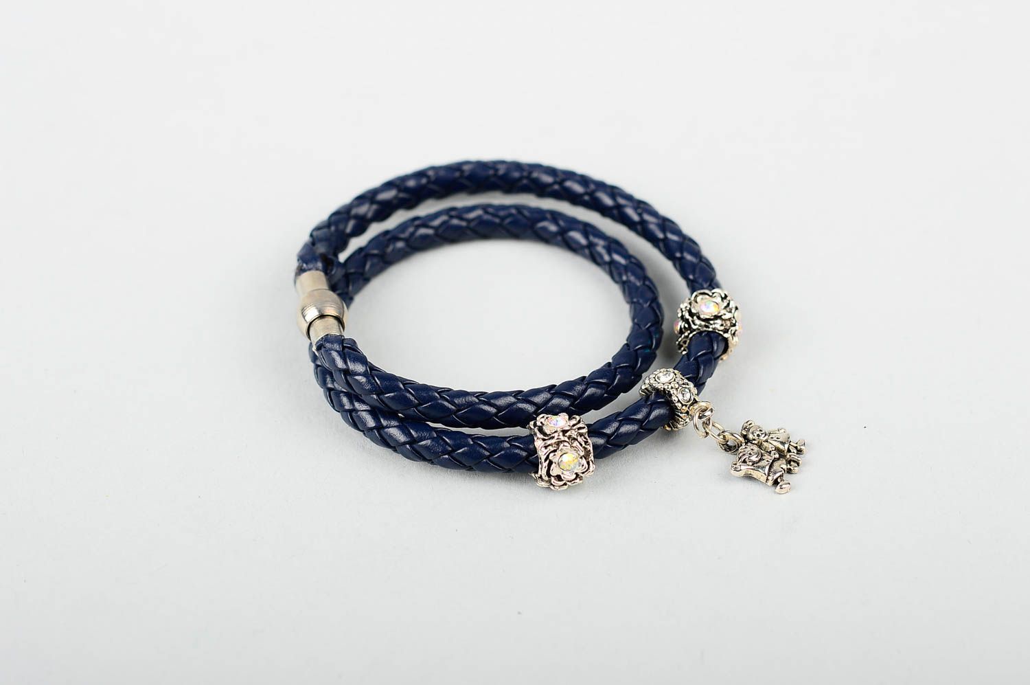 Bracelet cuir artificiel Bijou fait main bleu foncé Accessoire design cadeau photo 1