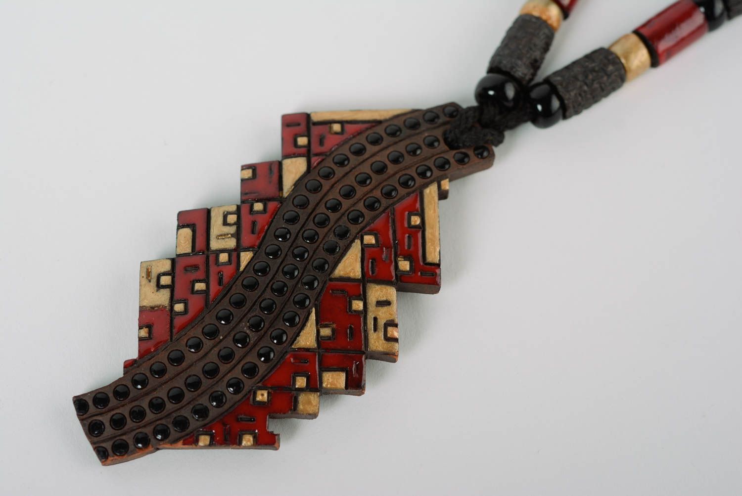 Подвеска из глины в этническом стиле необычная на шнурке красивая ручной работы  фото 2