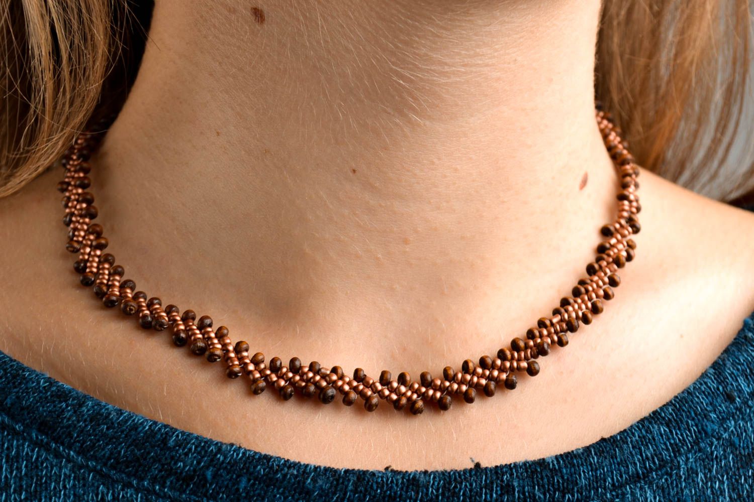 Collana con perline fatta a mano girocollo originale accessorio da donna foto 1