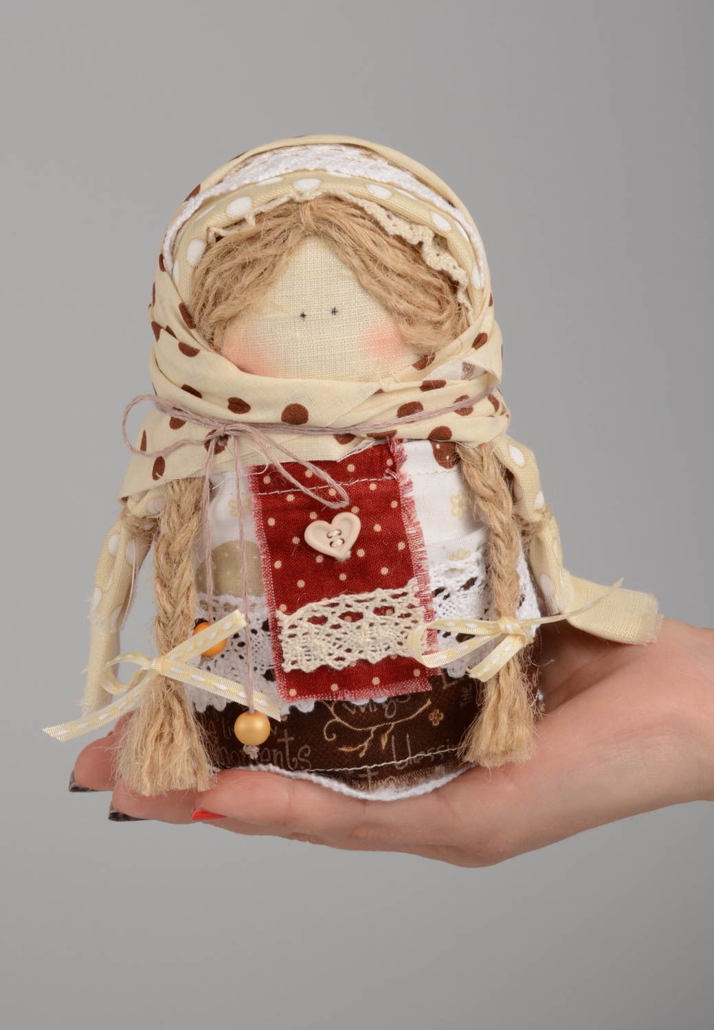 Кукла оберег крупеничка ручной работы из натуральной ткани красивая с крупой фото 5