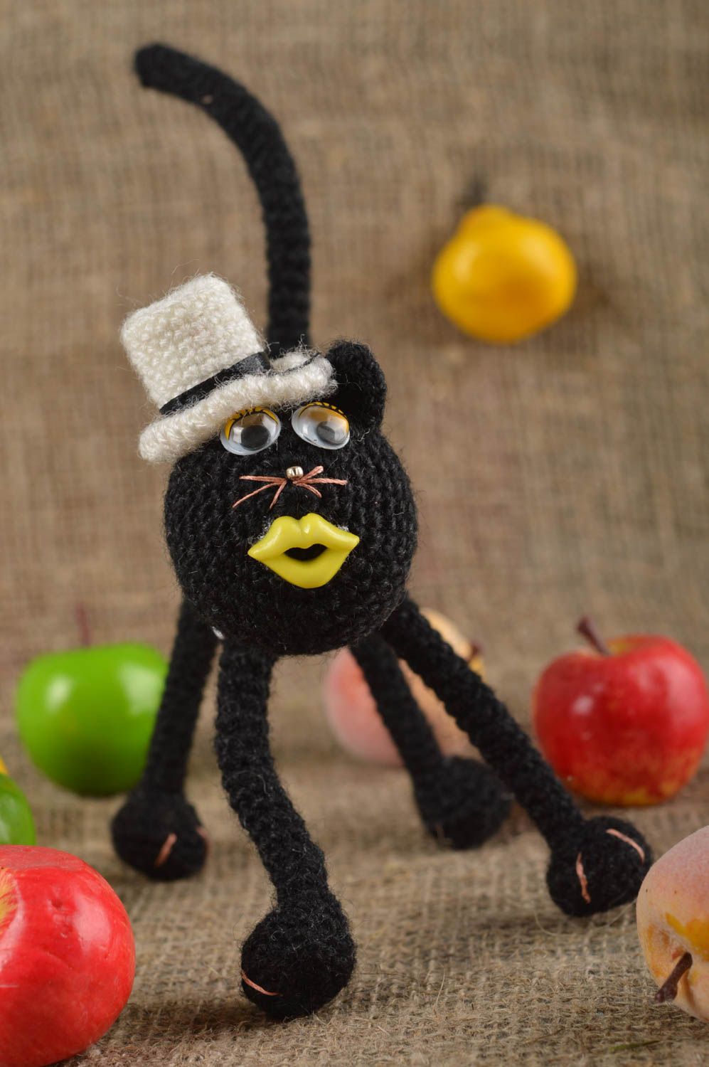 Peluche chat noir Jouet fait main tricoté en fils acryliques Cadeau enfant photo 1
