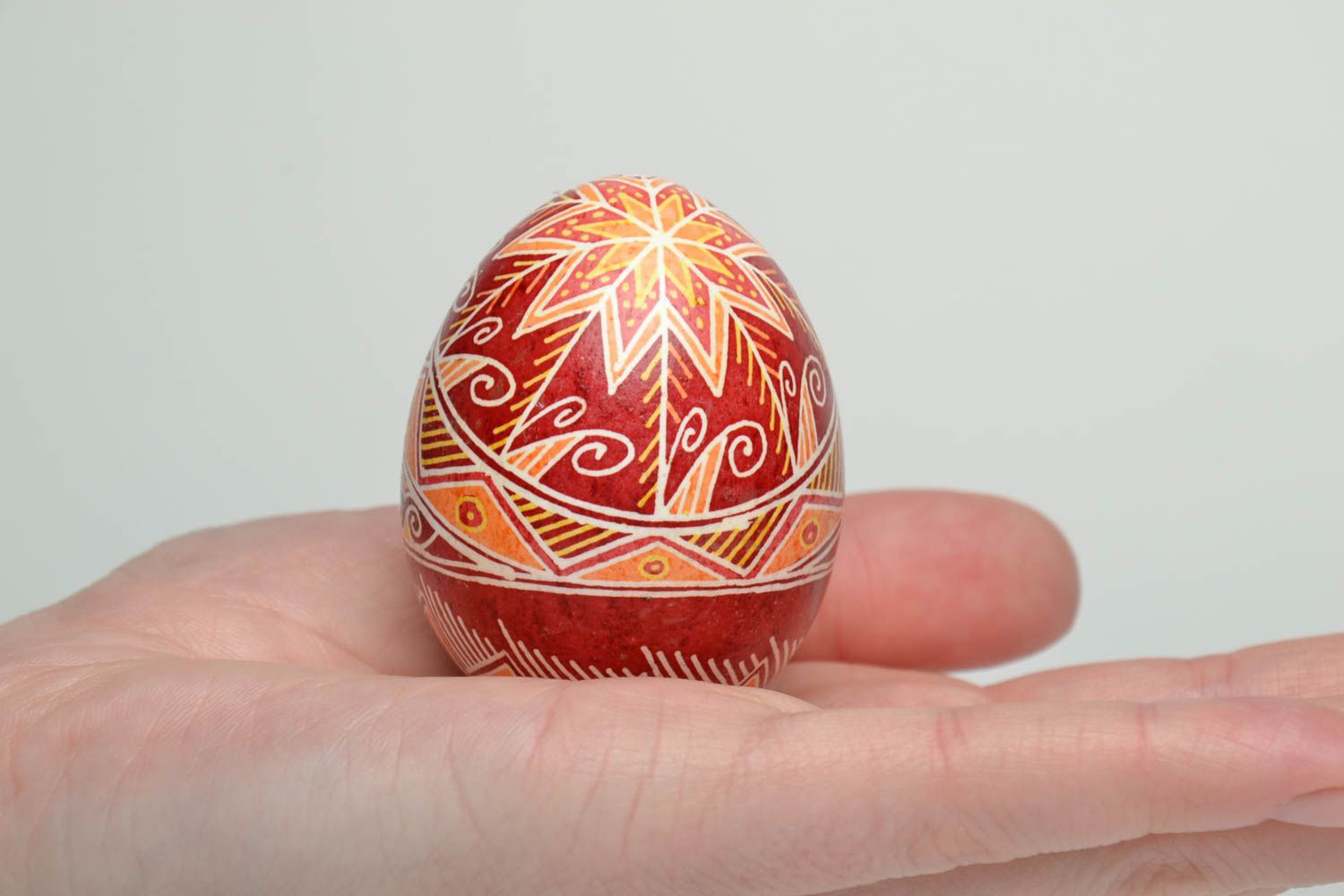 Oeuf de Pâques peint de colorants d'aniline fait main décoratif ornementé photo 5