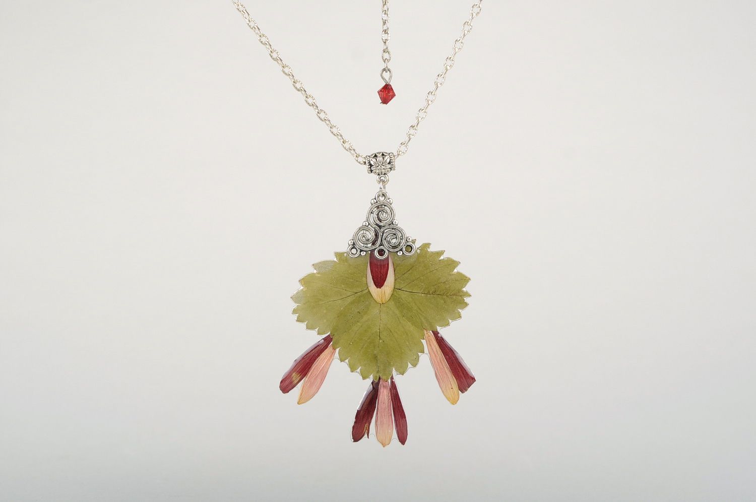 Pendant with Golden-Daisy Petals and  Strawberry Leaf photo 1