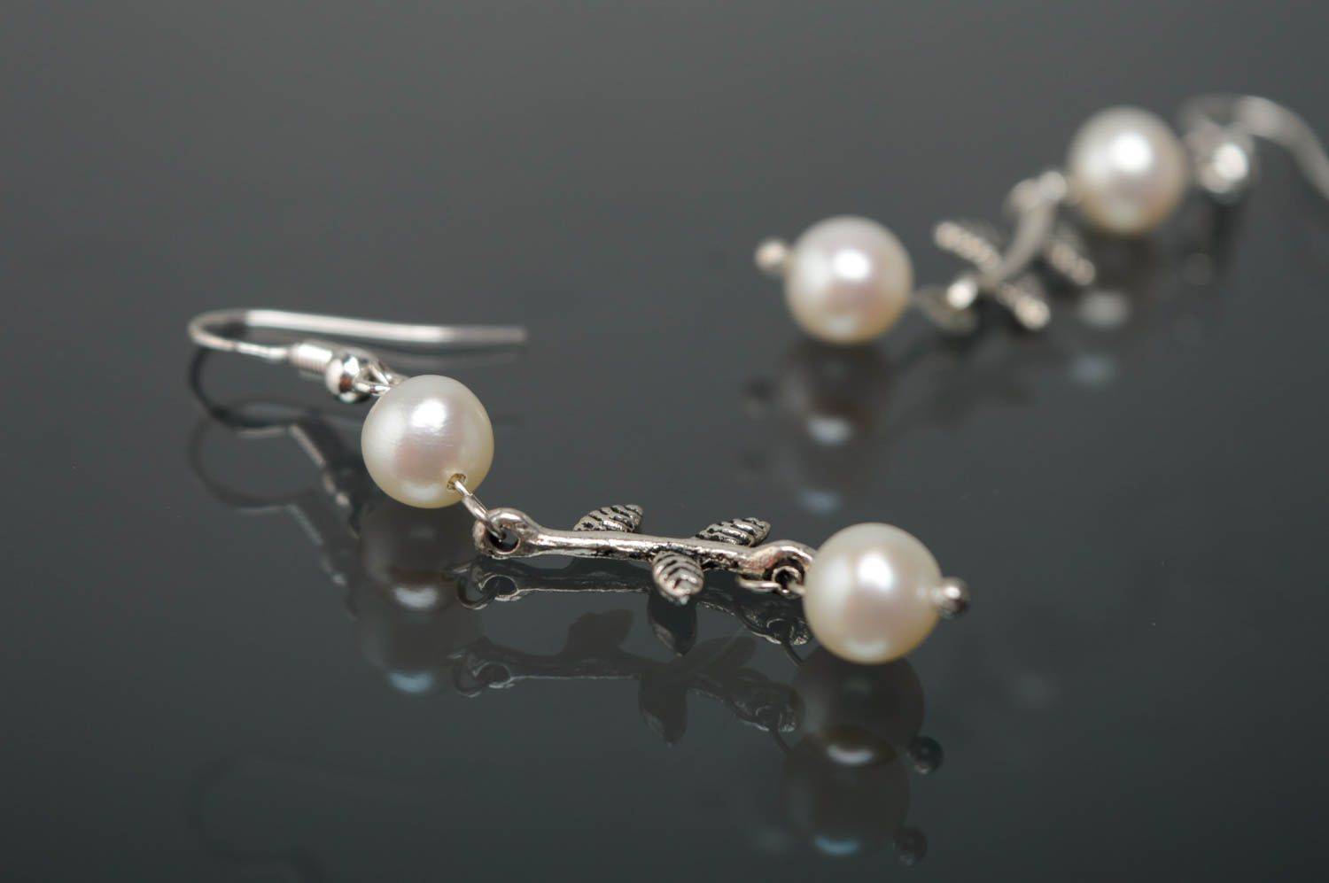 Beautiful silver pearl earrings photo 3