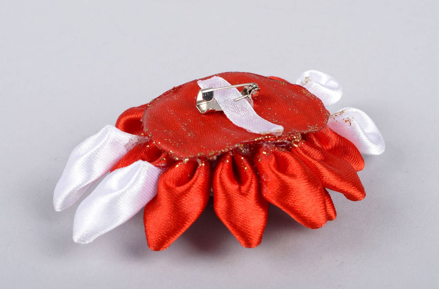 Handmade Blumen Brosche zierlicher Schmuck Accessoire für Frauen aus Textil  foto 4