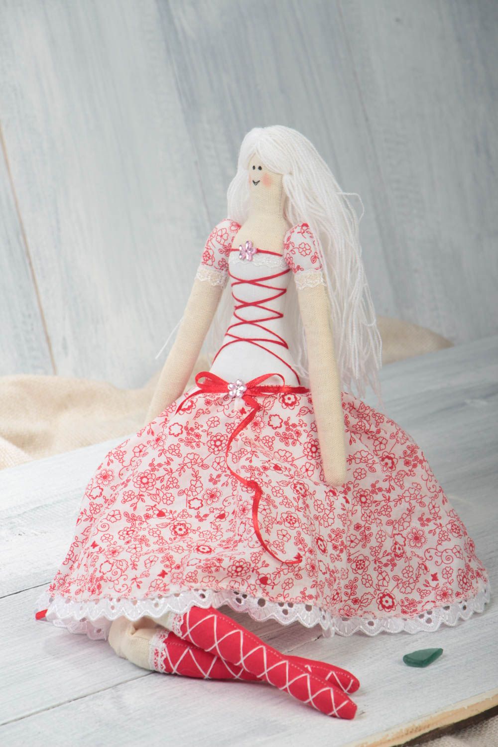 Designer Puppe aus Stoff originell in Weiß Rot für Interieur Dekoration handmade foto 1
