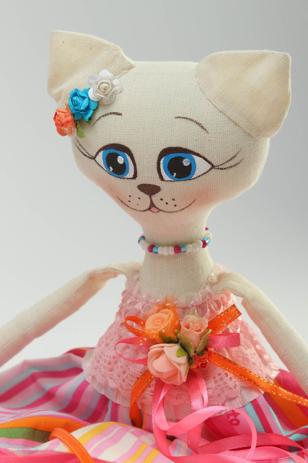 Игрушка ручной работы игрушка кошка оригинальная игрушка в ярком платье фото 3