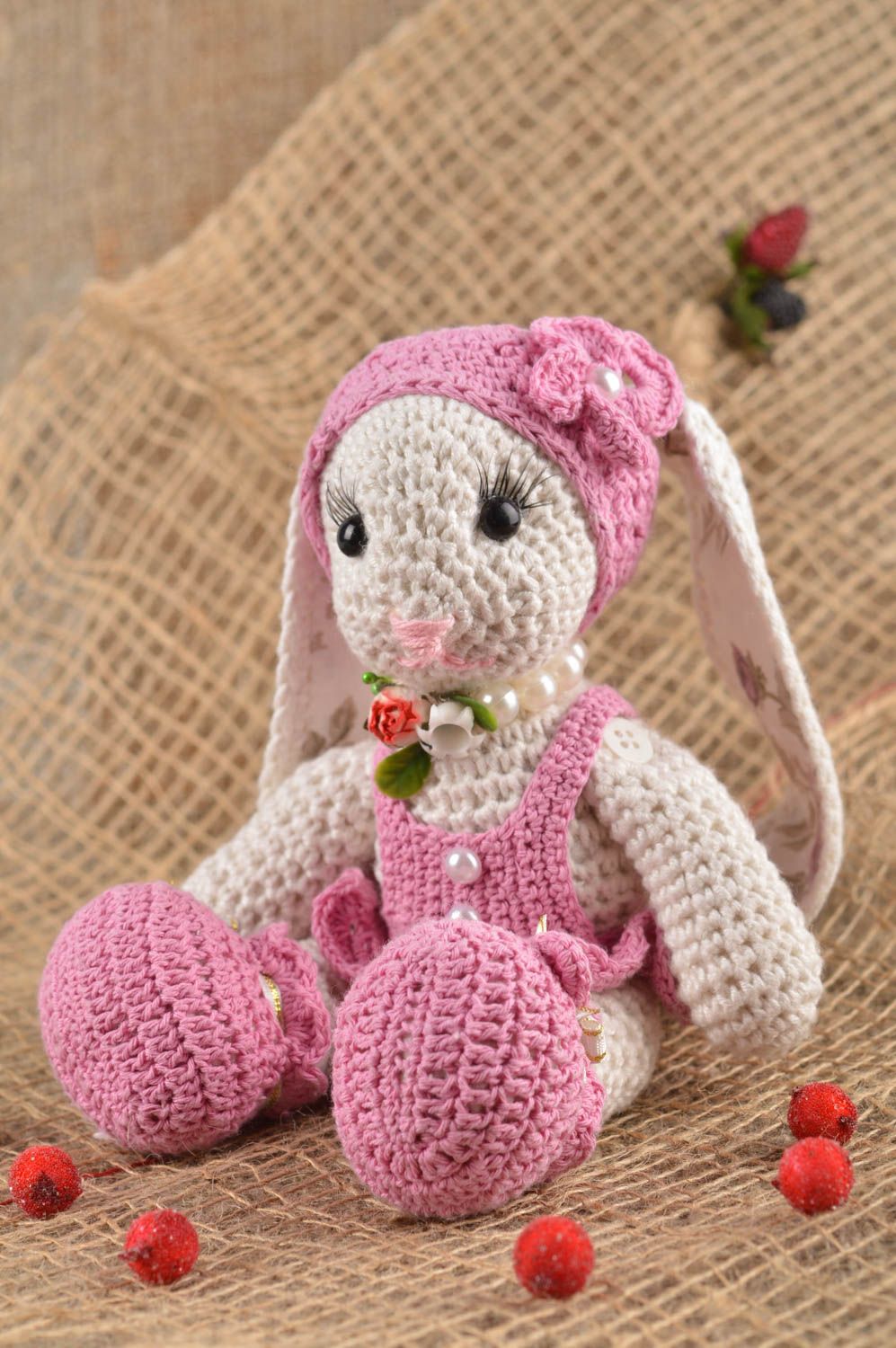 Jouet tricoté Peluche faite main lapin blanc en tenue rose Cadeau enfant photo 2