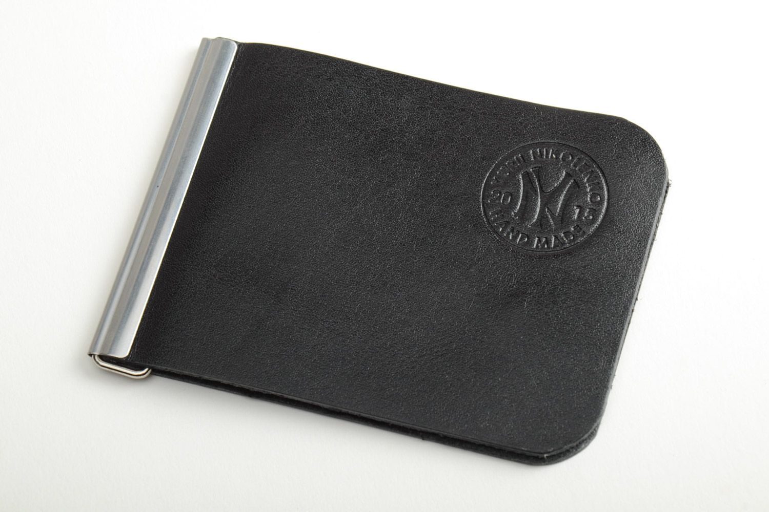 Handmade schwarze Geldklammer aus Leder mit silberfarbigem Metalleinsatz für Mann foto 2