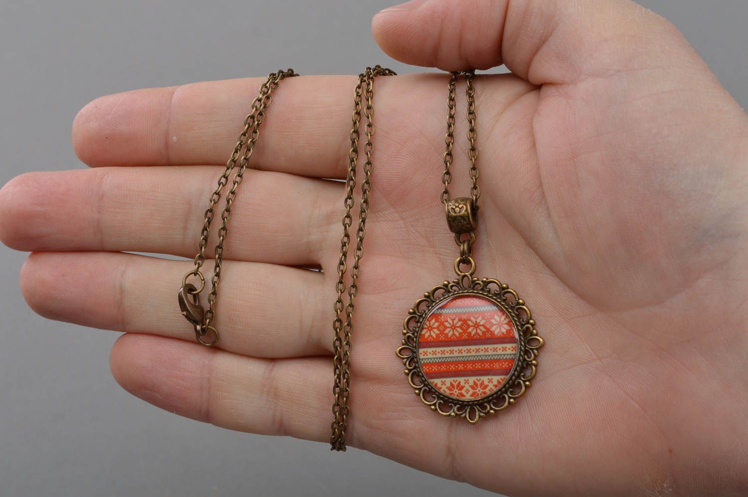 Handmade round decoupage pendant with ornament and long metal chain photo 4