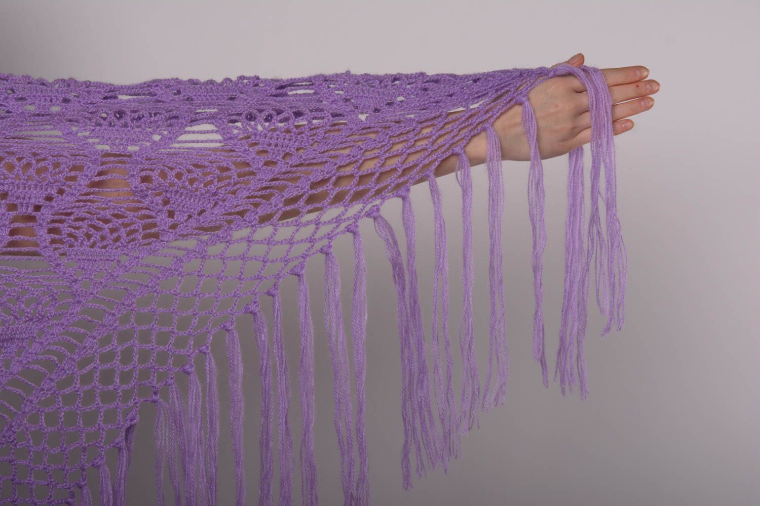 Schöner warmer lila ajour gehäkelter Schal aus Wolle handmade foto 5