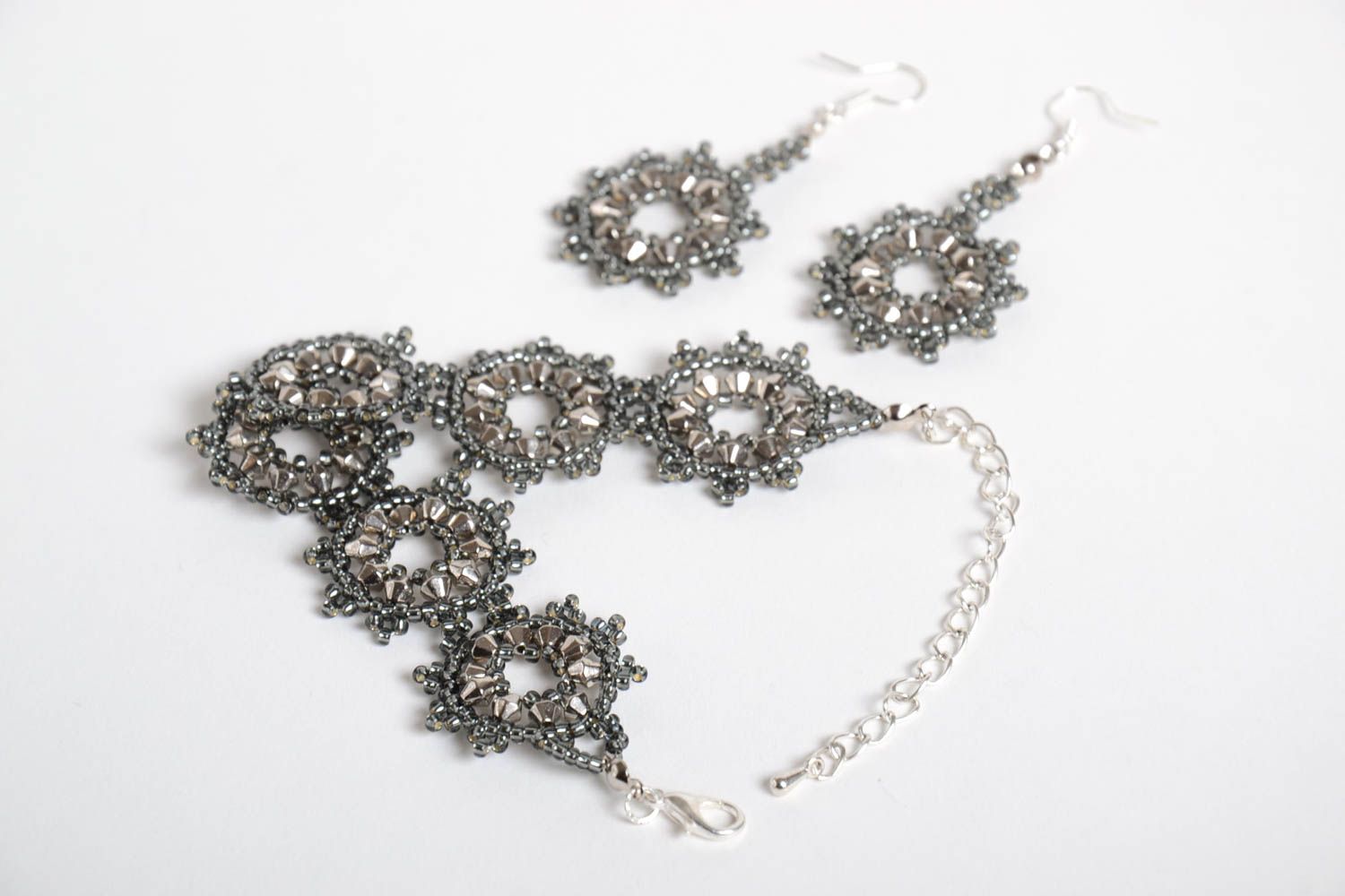 Beautiful handmade jewelry set beaded bracelet beaded earrings fashion tips photo 4