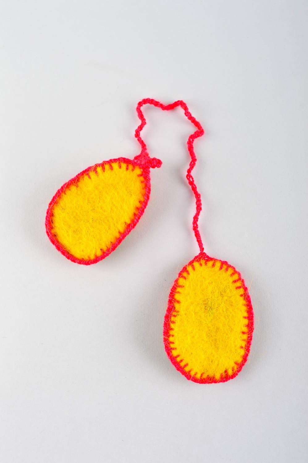 Llavero hecho a mano zapatillas amarillas  adorno de lana regalo original foto 8
