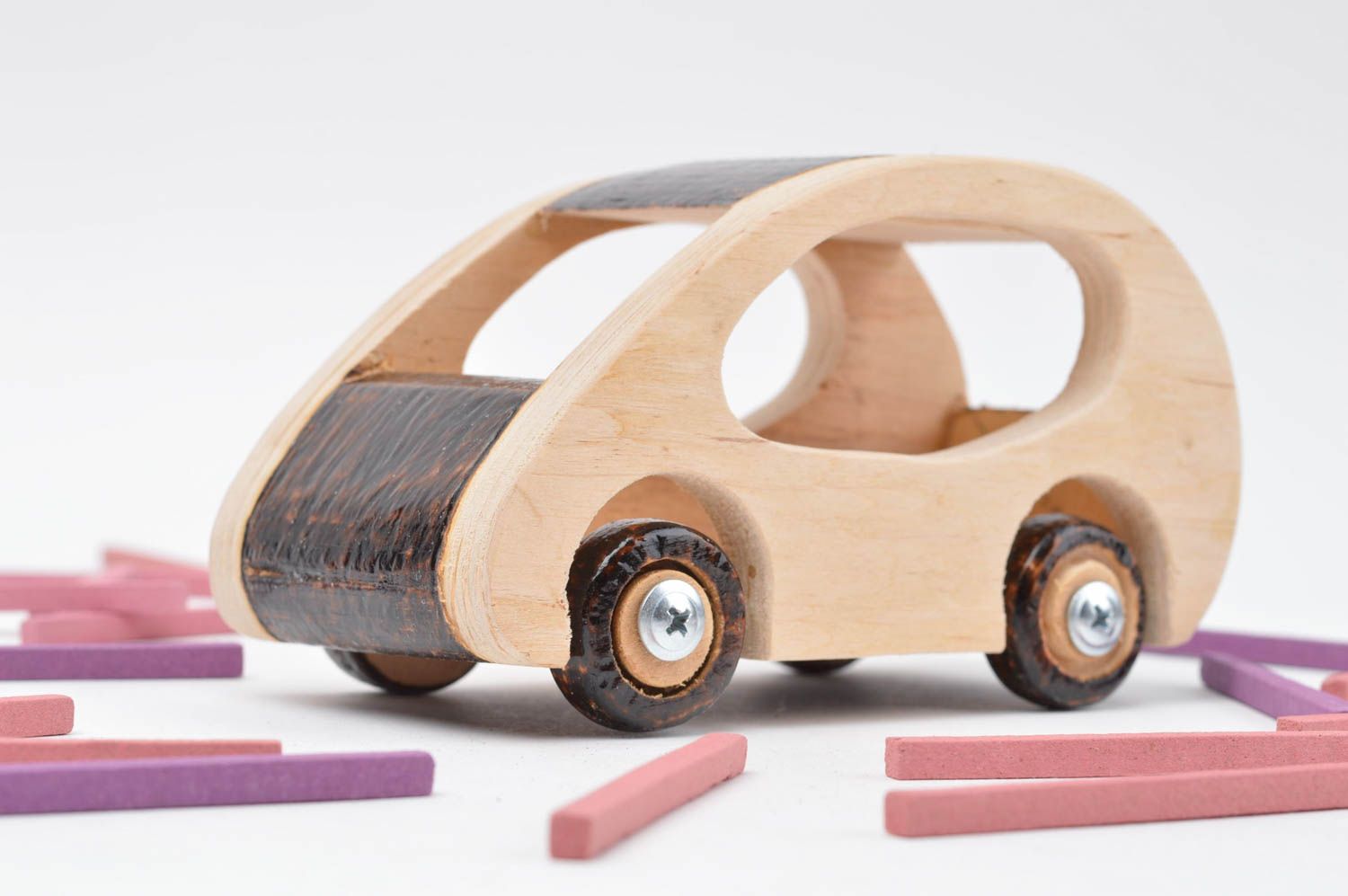 Juguete hecho a mano figura decorativa regalo original para niño coche de madera foto 1