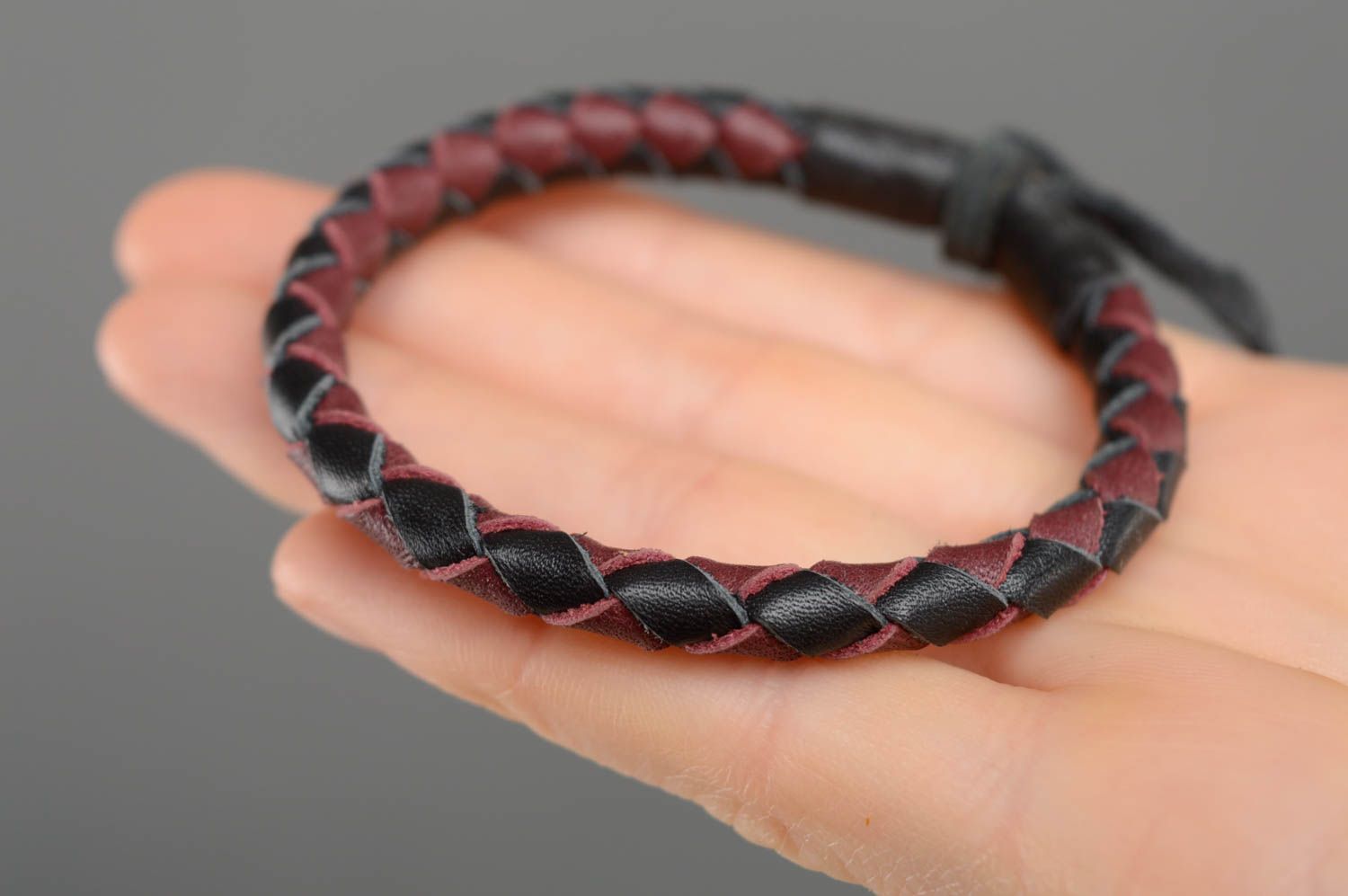 Bracelet fait main de vraie cuir avec lacet de taille réglable couleur marron photo 2