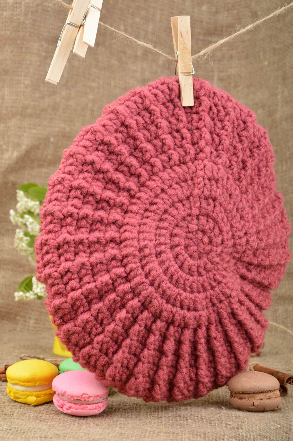 Béret tricoté à la main au crochet en laine de couleur cerise pour enfant photo 1