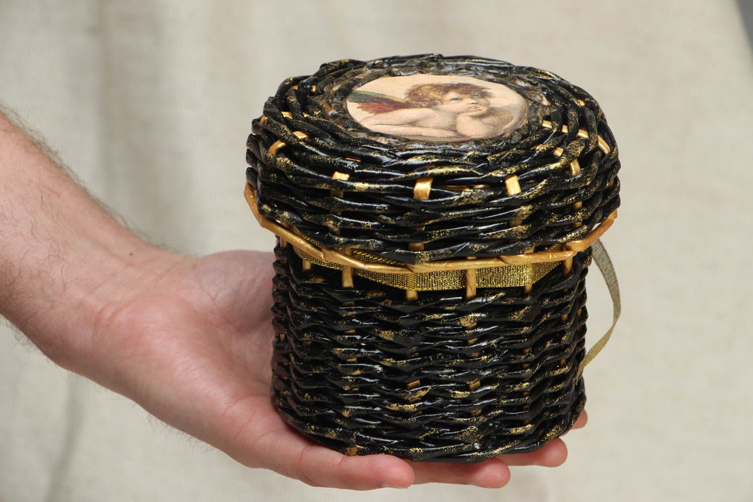 Round jewelry box made of paper tubes photo 4