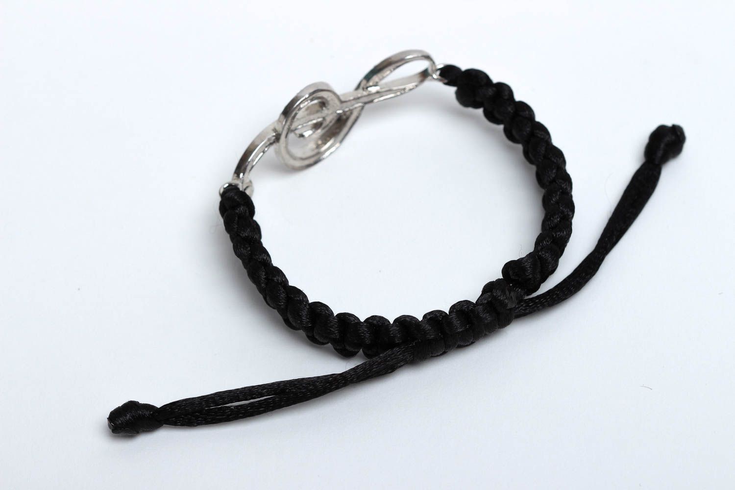 Bracelet clef de sol Bijou fait main en cordons de satin noirs Cadeau femme photo 2